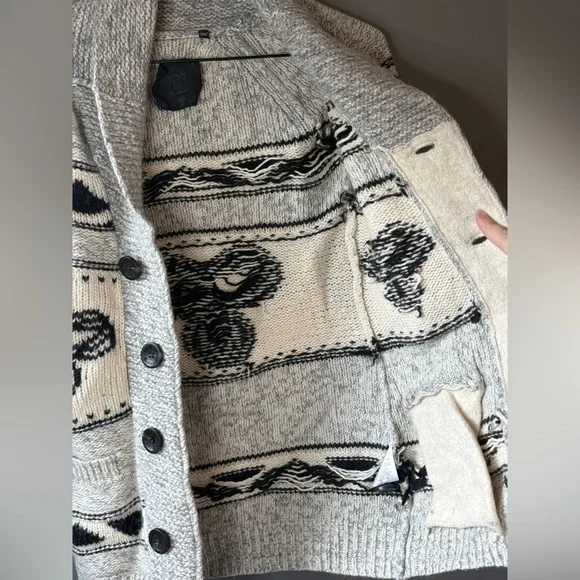 Aritzia TNA size small 100% lambswool button-up cardigan sweater in grey/white - Picture 7 of 7